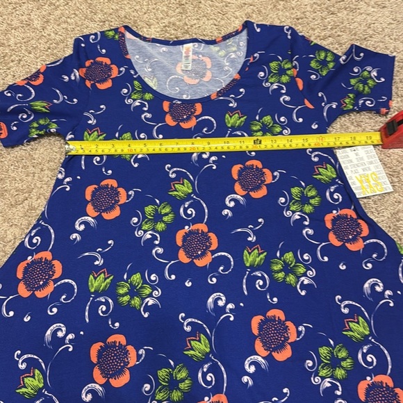 NWT LuLaRoe Perfect Tee w/flirty side slits & flattering half sleeve XXS - Picture 4 of 7
